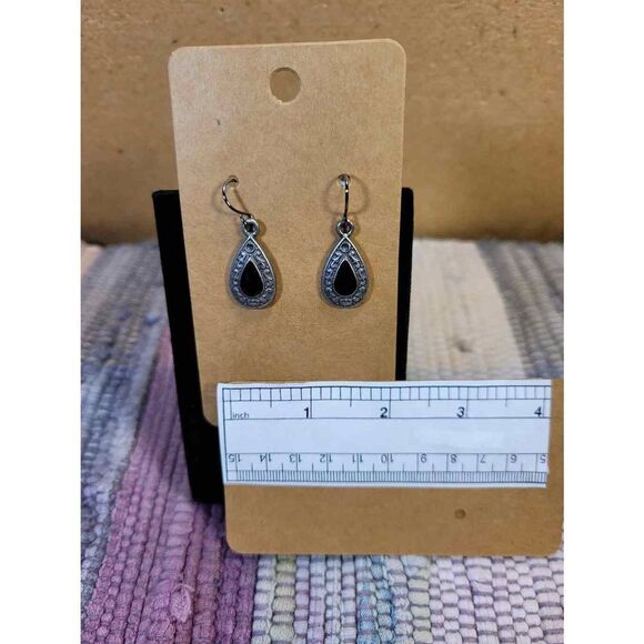 (3 for $15)~JoMa~ Silvertone Teardrop Earrings with Black Accent- NWT - Picture 2 of 4